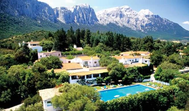 IE269 Hotel, Pool and Mountains_A